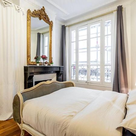 Abbesses - Superbe Appartement Avec Cheminees Париж Экстерьер фото