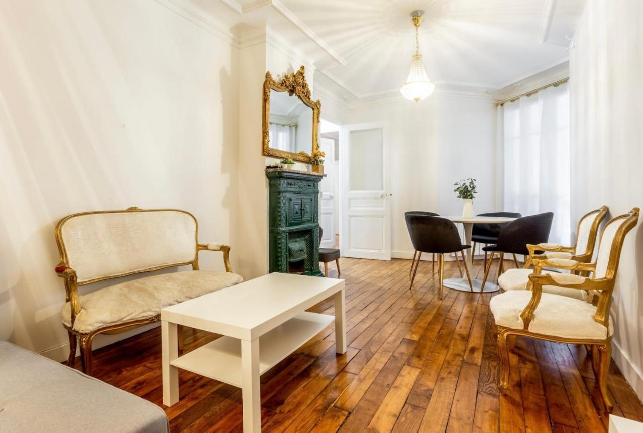 Abbesses - Superbe Appartement Avec Cheminees Париж Экстерьер фото